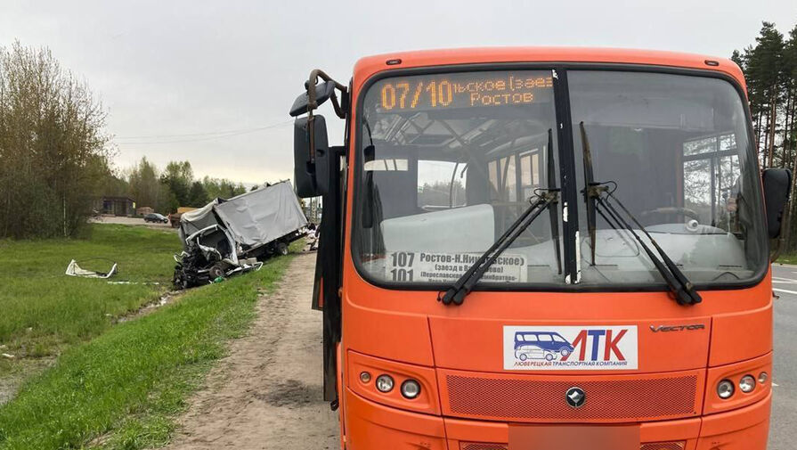 В Ярославской области 9 человек пострадали в ДТП с автобусом и грузовиком