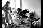 Вдова израильского тренера по фехтованию Андре Шпицера в комнате одного из зданий олимпийской деревни спустя несколько дней после теракта, 9 сентября 1972 года