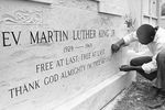 Мартин Любтер Кинг похоронен в Атланте