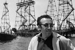 Таир Салахов во время прогулки по набережной Баку, 1970 год