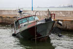 Затонувшие катера морской охраны Государственной пограничной службы Украины неподалеку от морского порта в Мариуполе, 19 апреля 2022 года