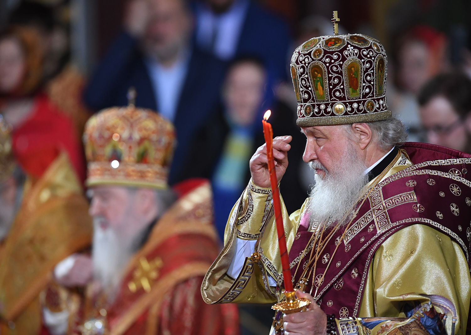 Патриарх Московский и всея Руси Кирилл во время встречи в храме Христа Спасителя ковчега с мощами святителя Николая Чудотворца, доставленного спецбортом из итальянского города Бари