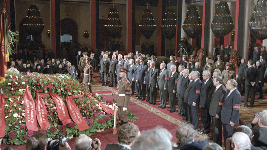 Похороны генсека ЦК КПСС Константин Черненко в Колонном зале Дома Союзов, 1985 год