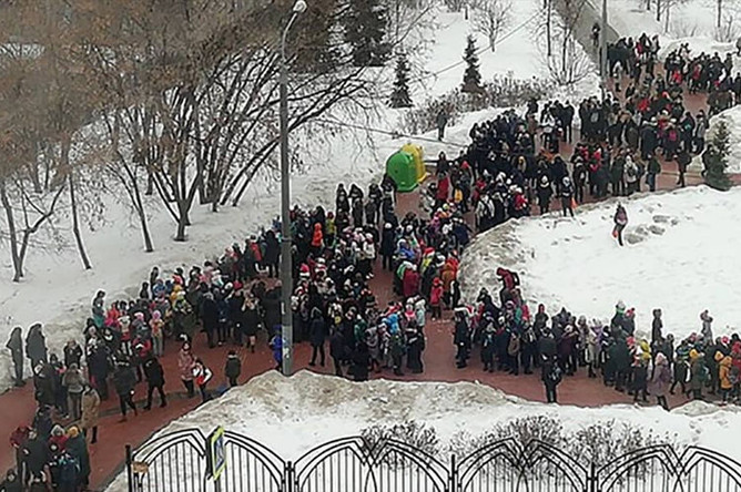 Эвакуация одной из школ в Москве, 5 февраля 2019 года