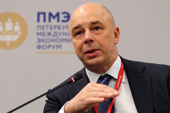 Министр финансов России Антон Силуанов во время Петербургского международного экономического форума (ПМЭФ) в Санкт-Петербурге, 6 июня 2019 года