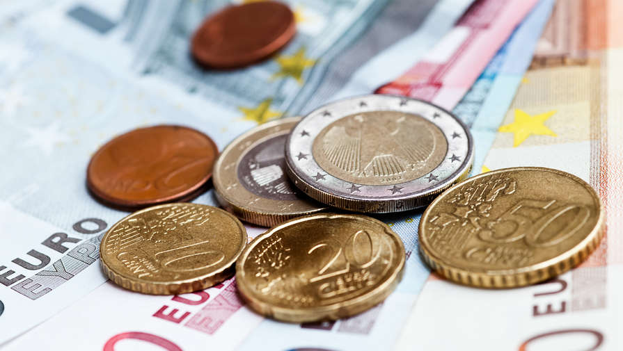Курс евро упал до 66 рублей впервые с июня 2017 года