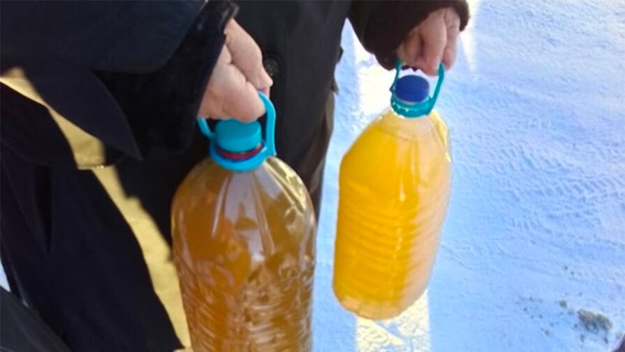 Жителям деревни под Ростовом привезли желтую воду для туалетов, а сутки спустя — для питья