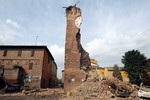 20 мая. Старая башня в Финале-Эмилия, разрушенная сильным землетрясением, ударившим по северу Италии. 