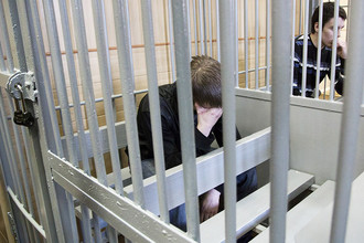 Артем Ануфриев и Никита Лыткин (слева направо), обвиняемые в серии многочисленных убийств, во время оглашения приговора в Иркутском областном суде