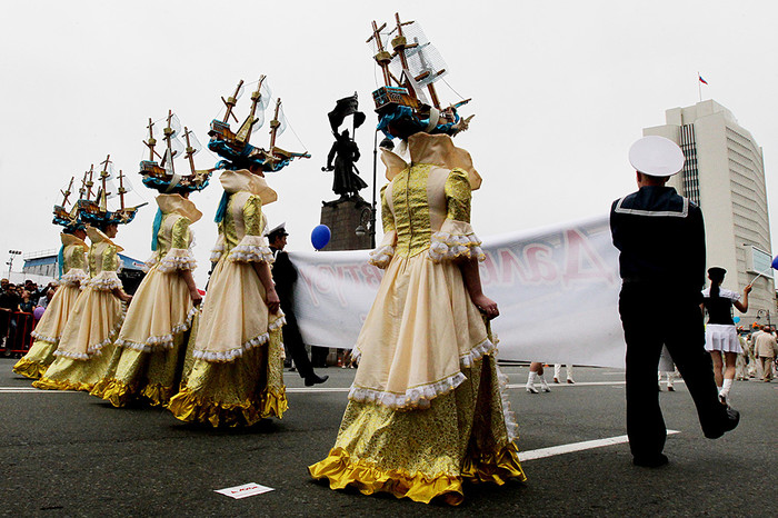 Театрализованное шествие, посвященное празднованию Дня города во Владивостоке