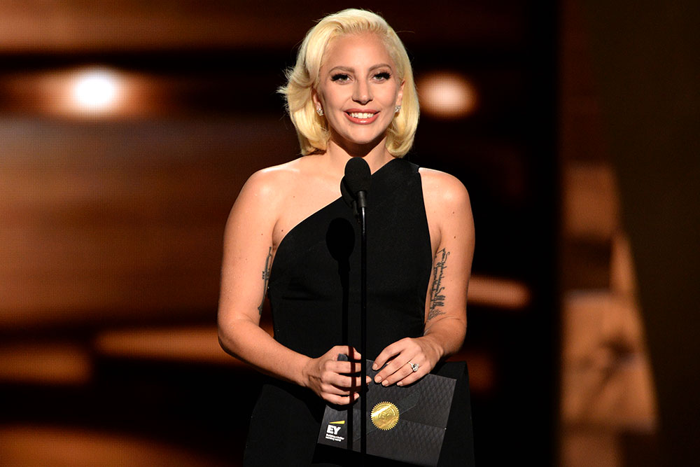 Леди Гага на церемонии Emmy Awards 2015