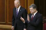 Вице-президент США Джо Байден и президент Украины Петр Порошенко в Верховной раде