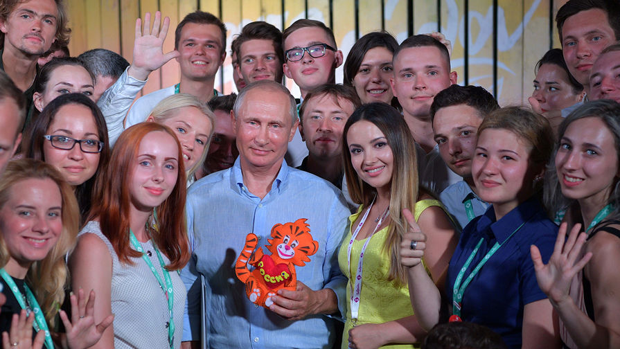 Владимир Путин во время посещения ежегодного Всероссийского молодежного образовательного форума &laquo;Таврида&raquo;