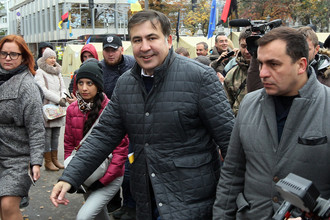 Бывший губернатор Одесской области Украины Михаил Саакашвили во время митинга перед зданием Верховной рады в Киеве, 22 октября 2017 года