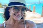 58-летняя актриса Брук Шилдс, которую многие помнят по фильму «Голубая лагуна», также не стесняется демонстрировать фигуру на пляже.