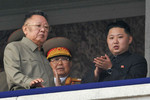 Ким Чен Ир с младшим сыном Ким Чен Ыном