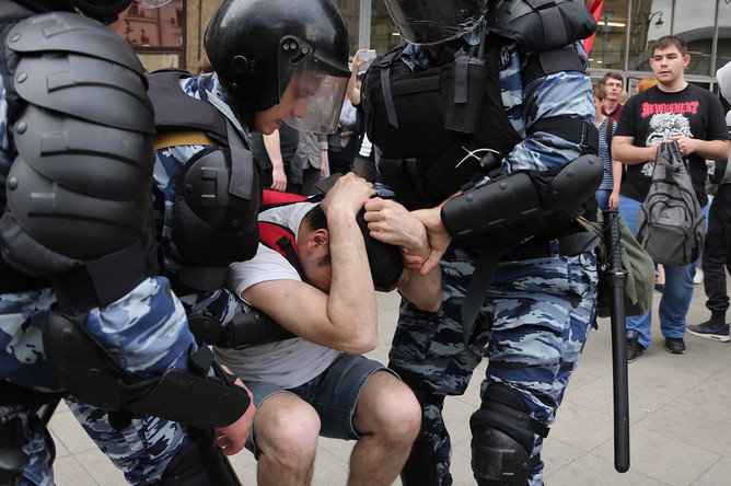 Несанкционированная акция на Тверской улице в Москве, 12 июня 2017 года