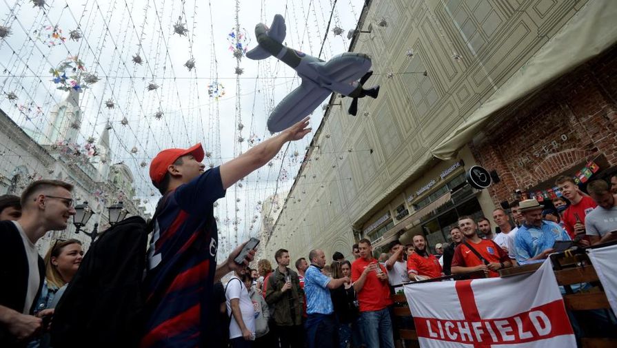 Английские фанаты в Москве во время чемпионата мира по футболу — 2018