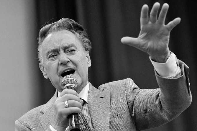 <b>Андрей Дементьев (16 июля 1928 — 26 июня 2018). </b> Советский и российский поэт, радио- и телеведущий. Главный редактор журнала «Юность»