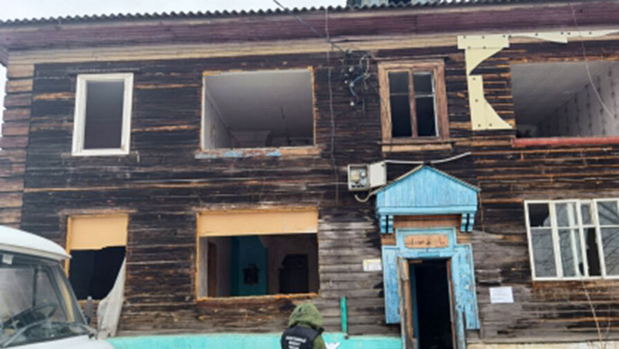 В Красноярске женщина погибла после обвала крыши аварийного жилого дома