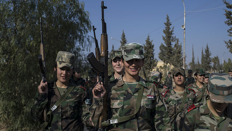 Курсанты женской военной академии в&nbsp;Дамаске на&nbsp;занятиях по&nbsp;боевой подготовке