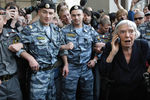 Правозащитница Людмила Алексеева во время несанкционированного протестного митинга в Москве, 31 августа 2009 года