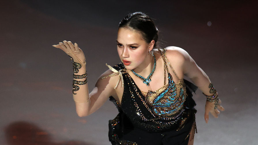 Алина Загитова выступает в шоу Team Tutberidze «Чемпионы на льду» в дворце спорта «Мегаспорт» в Москве