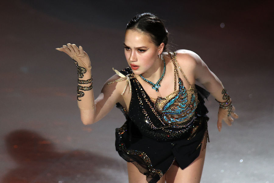 Алина Загитова выступает в шоу Team Tutberidze «Чемпионы на льду» в дворце спорта «Мегаспорт» в Москве