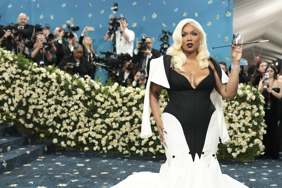 Американская певица Lizzo во время благотворительного бала Met Gala в&nbsp;Метрополитен-музее, Нью Йорк, США, 5&nbsp;мая 2025&nbsp;года