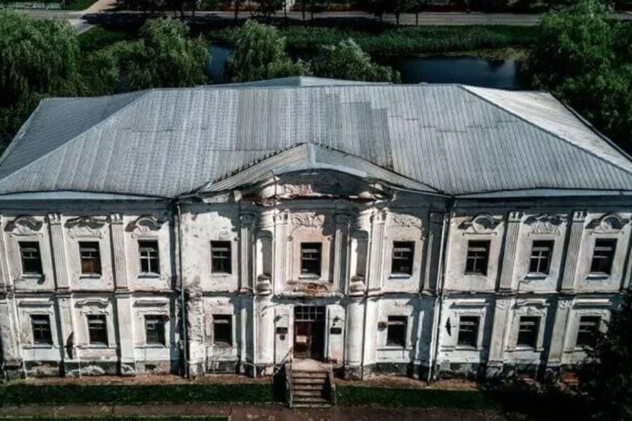 Россиянка купила дворец в Белоруссии за 2,3 тысячи российских рублей
