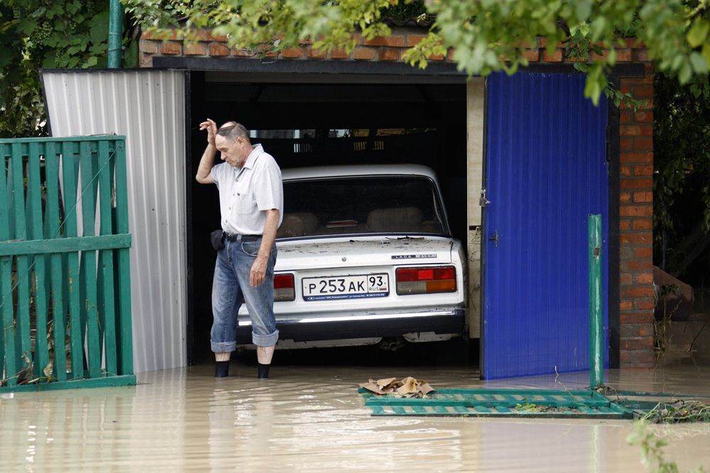 Более 200 домов сильно пострадало в городе Крымске.