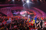 Зрители во время финала международного конкурса «Евровидение - 2015» в концертном зале «Винер Штадтхалле»