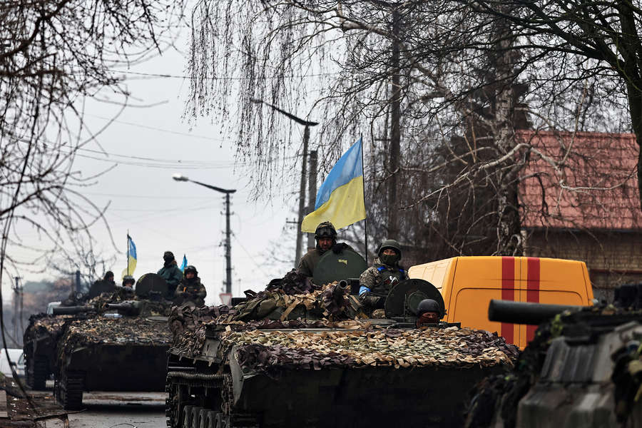 Украинские солдаты на танках, 2 апреля 2022 года