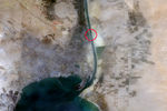 Спутниковый снимок Суэцкого канала, где на мель сел контейнеровоз Ever Given, 25 марта 2021 года