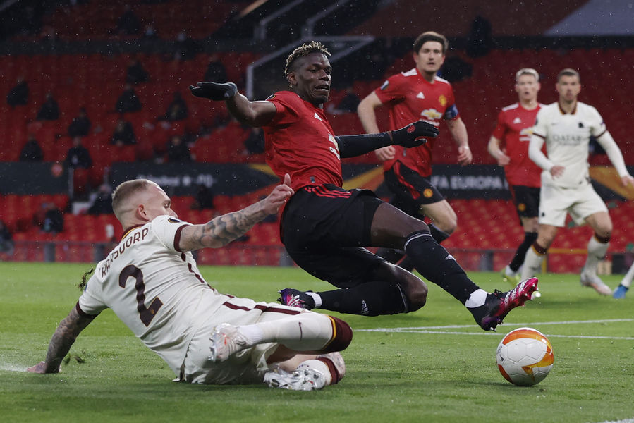 Поль Погба в матче «Манчестер Юнайтед» — «Рома»