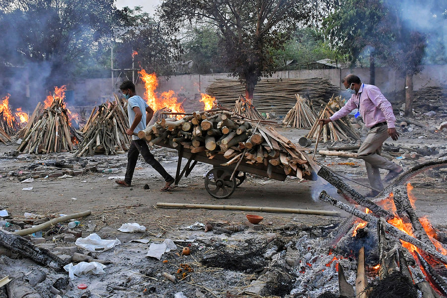 Массовая кремация жертв пандемии в&nbsp;Дели