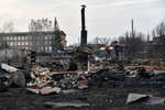 Последствия природного пожара, перекинувшегося на город Уяр, Красноярский край, 8 мая 2022 года