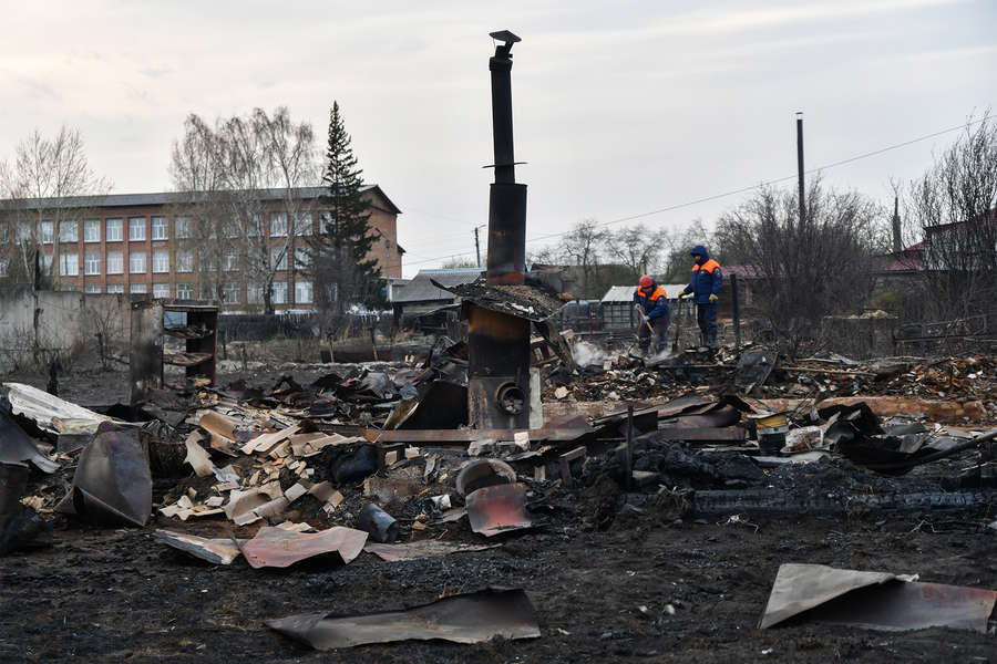 Последствия природного пожара, перекинувшегося на&nbsp;город Уяр, Красноярский край, 8&nbsp;мая 2022&nbsp;года