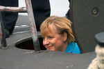 Ангела Меркель во время посещения подводной лодки проекта 212А на базе ВМС ФРГ на Балтийском море, 31 августа 2006 года