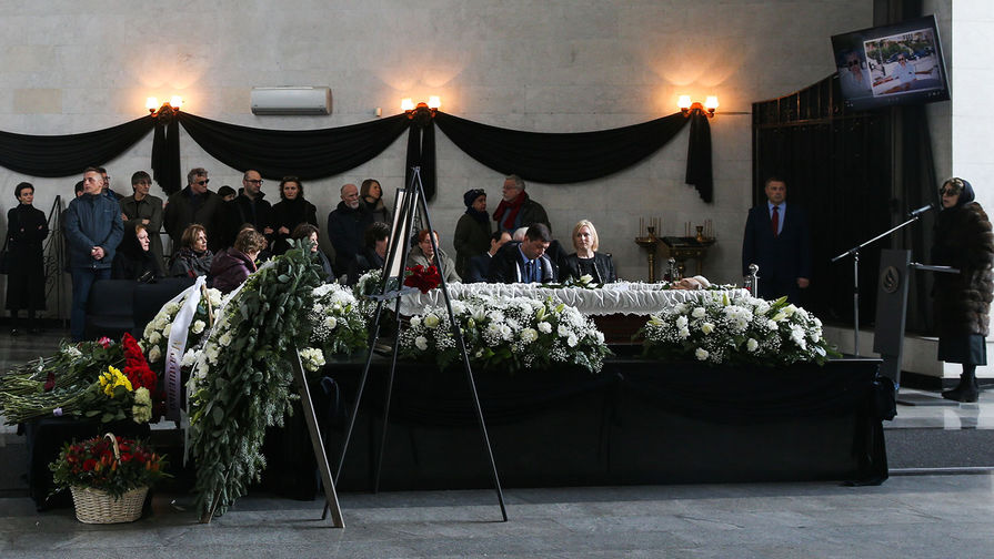 Во время церемонии прощания с&nbsp;Игорем Малашенко на&nbsp;Троекуровском кладбище Москвы, 18 марта 2019 года 