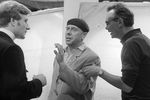 Режиссер Леонид Гайдай (справа) с артистами Анатолием Папановым (в центре) и Андреем Мироновым (слева) на съемках фильма «Бриллиантовая рука», 1968 год 