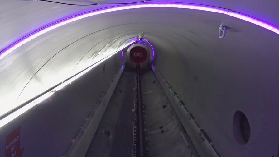 Во время первых пассажирских испытаний прототипа капсулы вакуумного поезда Virgin Hyperloop в&nbsp;окрестностях Лас-Вегаса, штат Невада, США, 8 ноября 2020 года