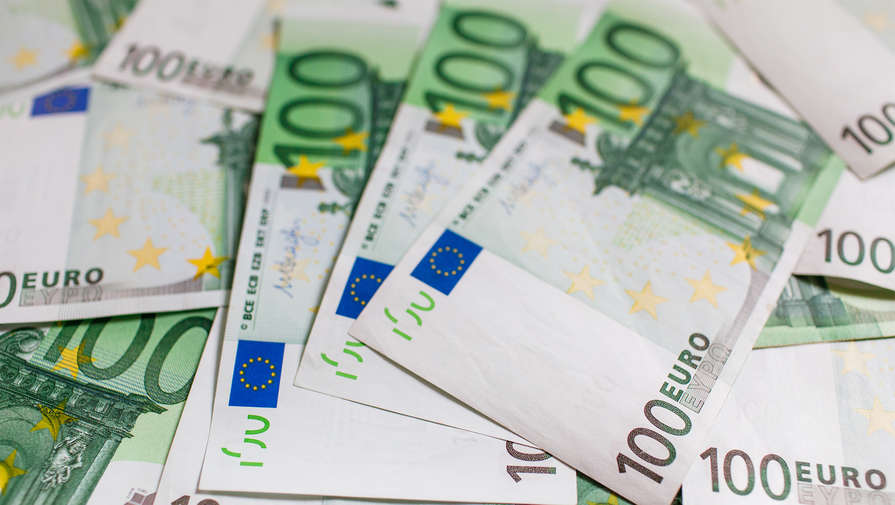 Курс евро на Мосбирже достиг значения почти двухлетней давности