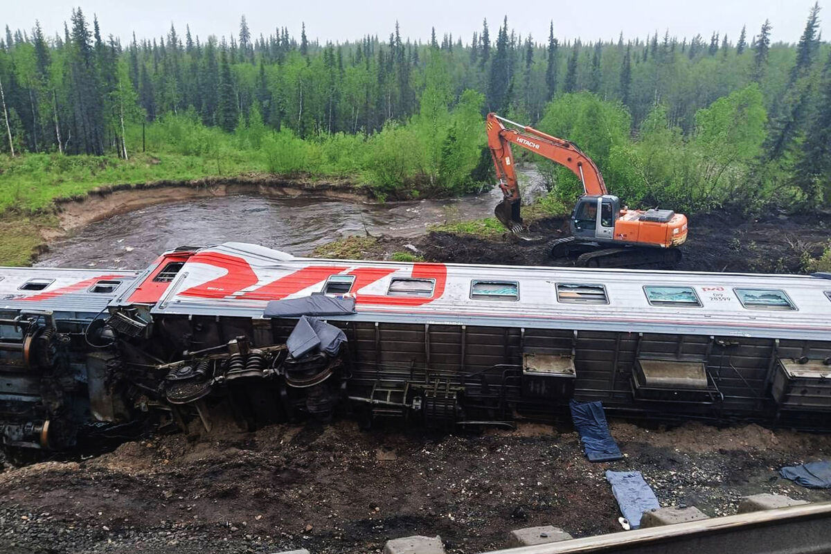 Одна пассажирка поезда, сошедшего с рельсов в Коми, остается в больнице -  Газета.Ru | Новости