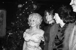 Долли Партон, Джейн Фонда и Лили Томлин на вечеринке после премьеры фильма «С девяти до пяти» в Нью-Йорке, 1980 год