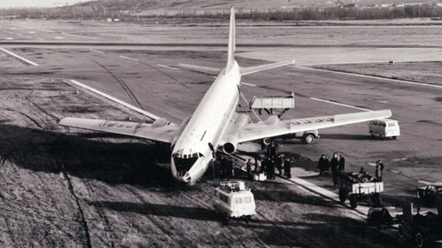 Борт 42505 сразу после посадки, 23 апреля 1973 года
