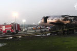 Фюзеляж самолета Sukhoi Superjet 100 авиакомпании «Аэрофлот» на следующий день после катастрофы в аэропорту Шереметьево, 6 мая 2019 года