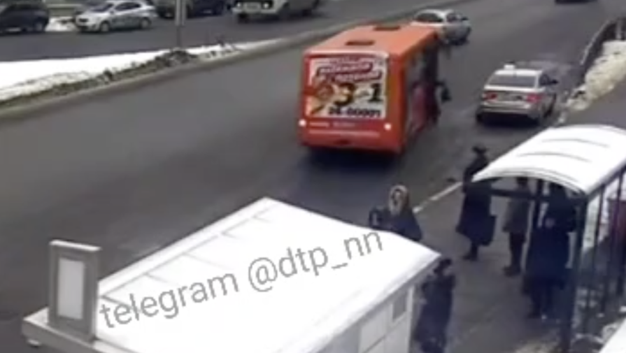 Пассажир выпал из маршрутки в центре Нижнего Новгорода