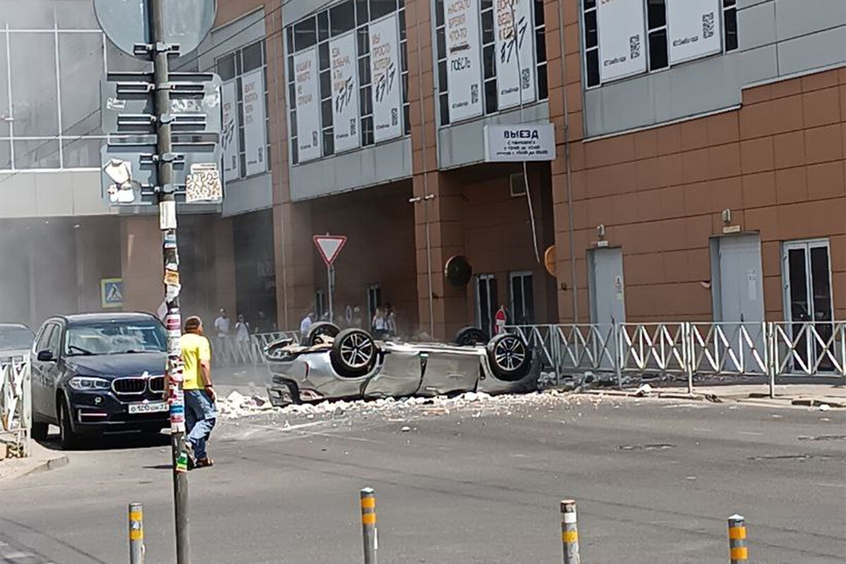 Друг подтвердил смену имени водителя BMW, упавшей с парковки в Краснодаре -  Газета.Ru | Новости