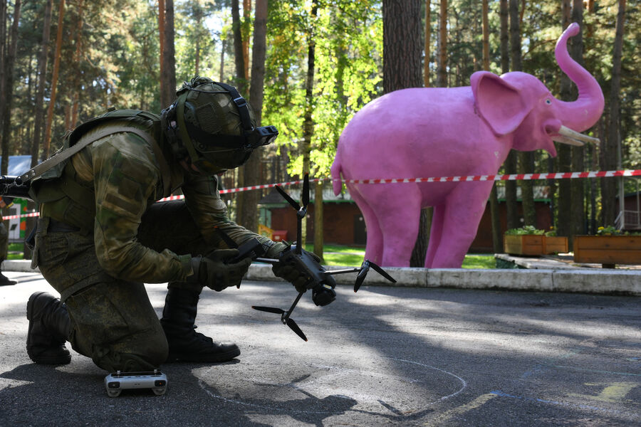 Участники военно-патриотических клубов и объединений Новосибирской области проходят тактическую игру на&nbsp;соревнованиях &laquo;Полигон твоих возможностей&raquo;, 7&nbsp;сентября 2024&nbsp;года